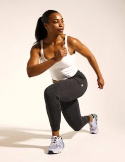 Vuori Daily Crop - White -Elevate Fitwear Sales Store 160223 TSE WW EDITORIAL 0097 d3e9d30a 9312 4976 b2dc 02b98eb2fe2e