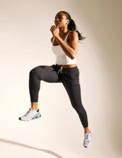 Vuori Performance Jogger - Charcoal Heather 14 Vuori Performance Jogger - Charcoal Heather -Elevate Fitwear Sales Store 160223 TSE WW EDITORIAL 0108