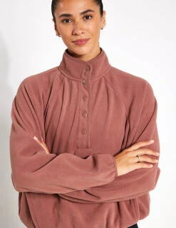 Beyond Yoga Tranquility Pullover - Nutmeg 6 Beyond Yoga Tranquility Pullover - Nutmeg -Elevate Fitwear Sales Store BEYOND YOGA Tranquility Pullover FL7888 NUTMEG 0018