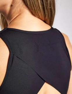 Born Nara Bra - Black -Elevate Fitwear Sales Store BORN Nara Perf Bra I22CS70 B Black 0033