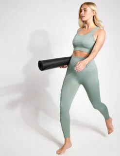 Born Nilay Seamless Bra - Sage -Elevate Fitwear Sales Store BORN Nilay Seamless Bra I22SM79 BS Sage 0021