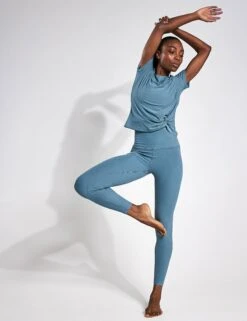 Beyond Yoga Featherweight For A Spin Tee - Storm Heather -Elevate Fitwear Sales Store Beyond FEATHERWEIGHT FOR A SPIN TEE LWSD7856DAR STORM HEATHER 0007