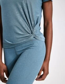 Beyond Yoga Featherweight For A Spin Tee - Storm Heather -Elevate Fitwear Sales Store Beyond FEATHERWEIGHT FOR A SPIN TEE LWSD7856DAR STORM HEATHER 0015