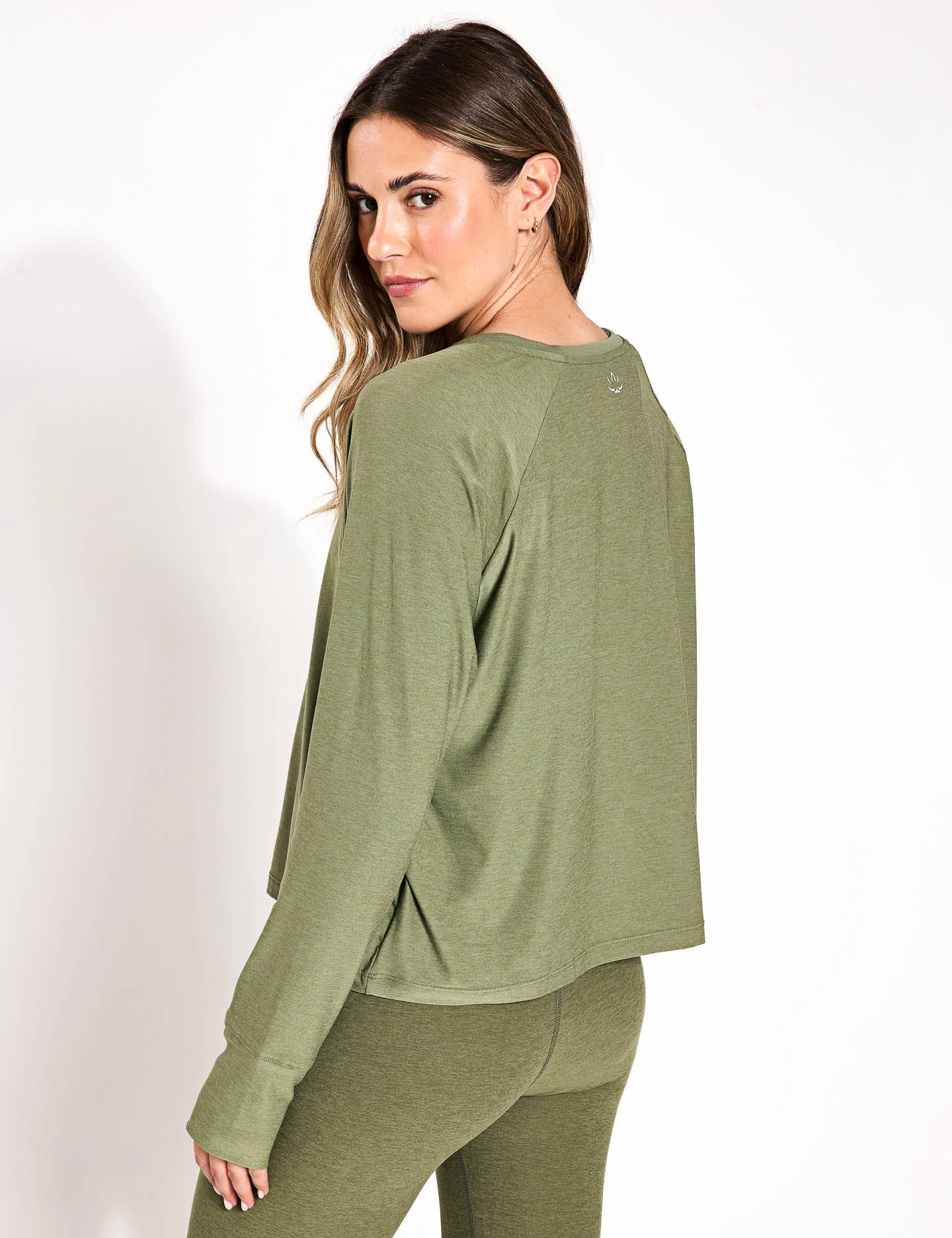 Beyond Yoga Featherweight Daydreamer Pullover - Moss Green Heather 2 Beyond Yoga Featherweight Daydreamer Pullover - Moss Green Heather - Image 2