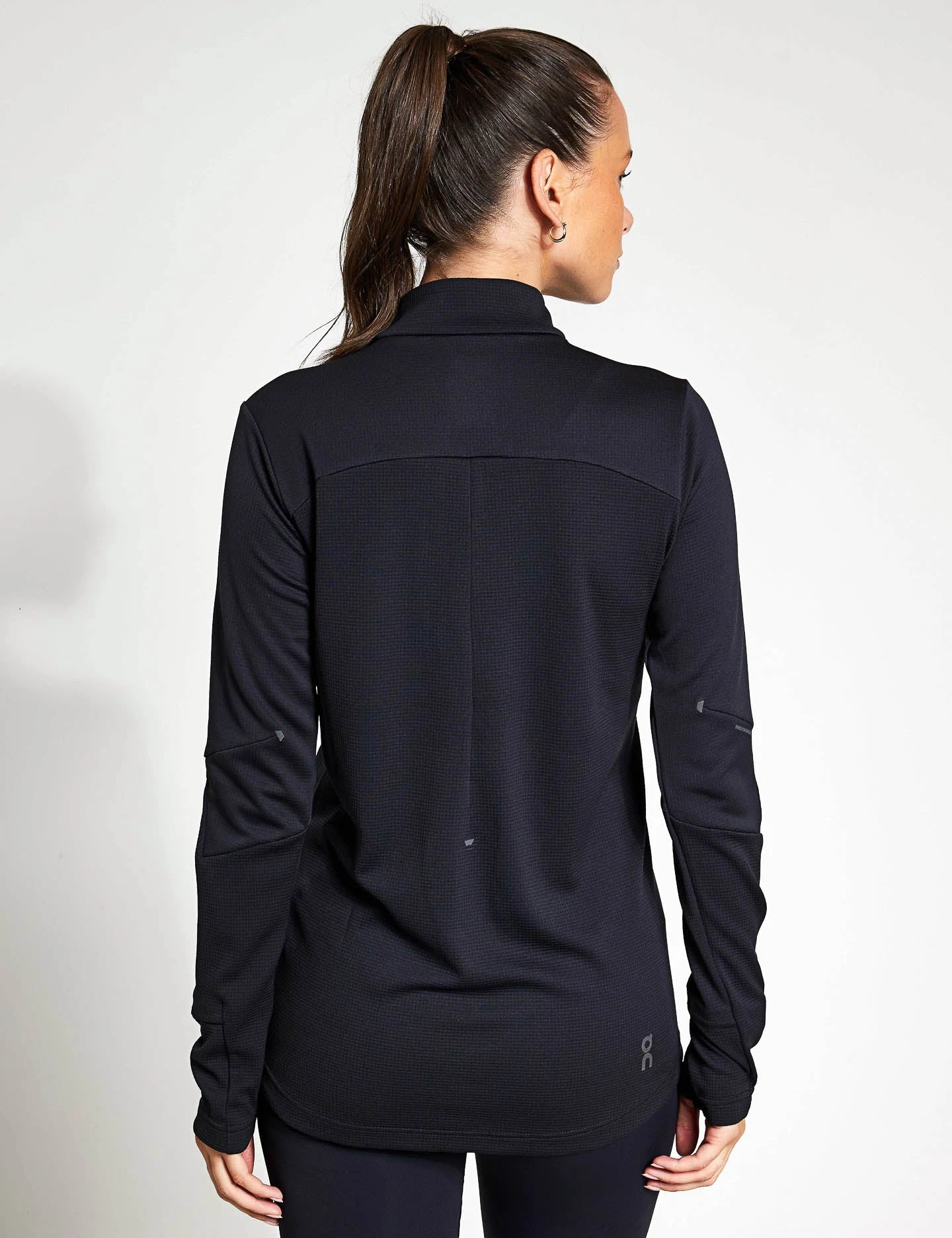 On Running Climate Shirt - Black 2 On Running Climate Shirt - Black - Image 2