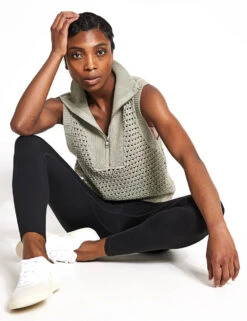 Varley Bains Half Zip Tank - Seagrass 7 Varley Bains Half Zip Tank - Seagrass -Elevate Fitwear Sales Store Varley Bains half zip tank VAR01989 GRE Seagrass 0012