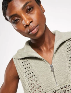 Varley Bains Half Zip Tank - Seagrass 6 Varley Bains Half Zip Tank - Seagrass -Elevate Fitwear Sales Store Varley Bains half zip tank VAR01989 GRE Seagrass 0028