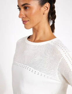 Varley Merrick Seamless Tee - White 6 Varley Merrick Seamless Tee - White -Elevate Fitwear Sales Store Varley Merrick Seamless Tee VAR01620 W White 0021