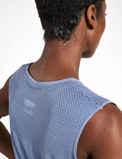 Varley Nova Seamless Crop Tank - Stone Blue -Elevate Fitwear Sales Store Varley Nova seamless crop tank VAR01945 BLU Stone blue 0025