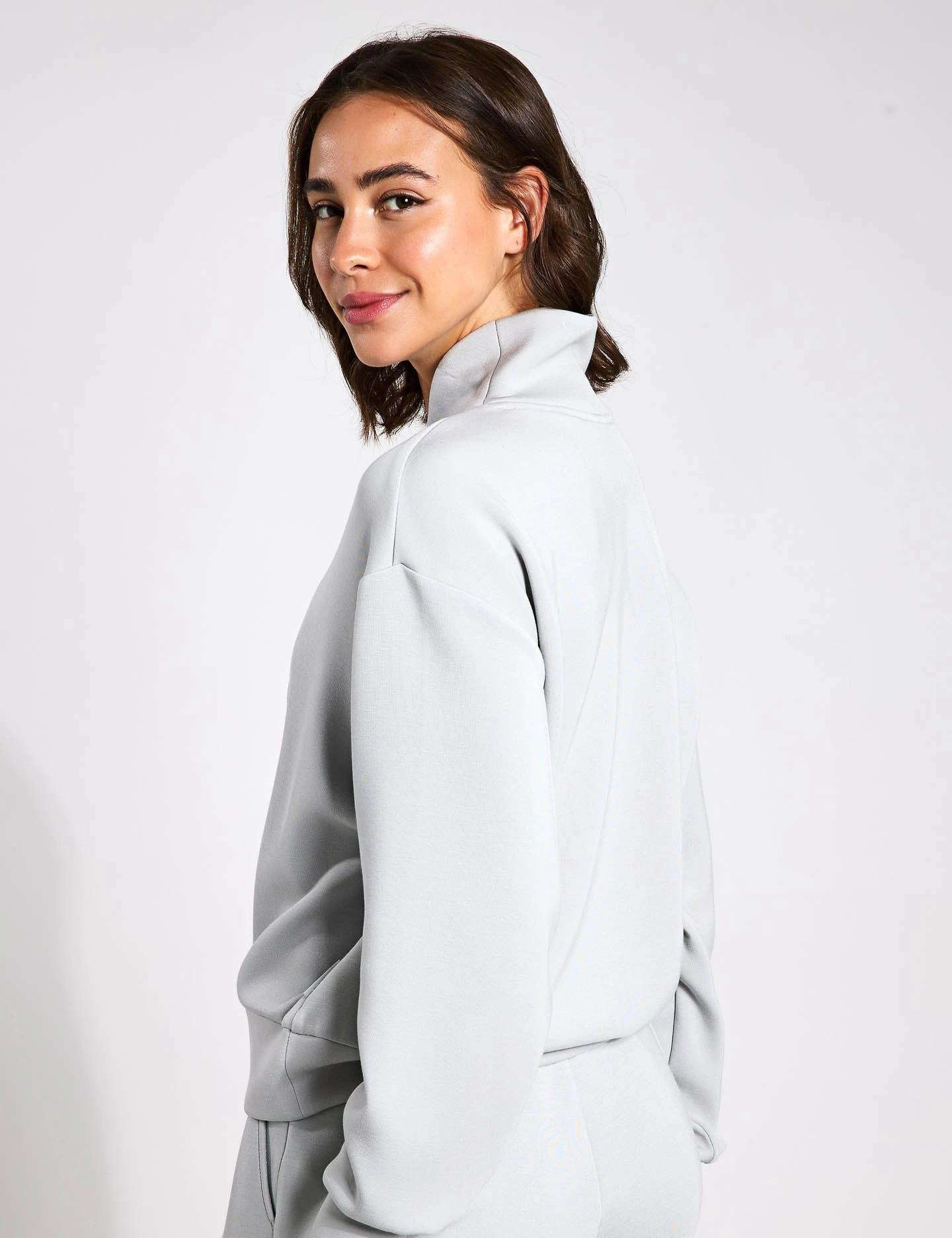 Varley Davidson Sweat - Mirage Grey 2 Varley Davidson Sweat - Mirage Grey - Image 2