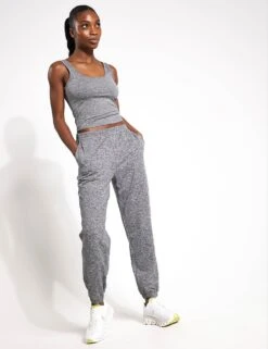 Vuori Boyfriend Jogger - Heather Grey 6 Vuori Boyfriend Jogger - Heather Grey -Elevate Fitwear Sales Store Vuori Boyfriend Jogger VW457 HTG Heather Grey 0002