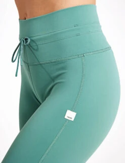 Vuori Daily Legging - Garland 9 Vuori Daily Legging - Garland -Elevate Fitwear Sales Store Vuori Yosemite Bra VW104 GRD Garland 0037