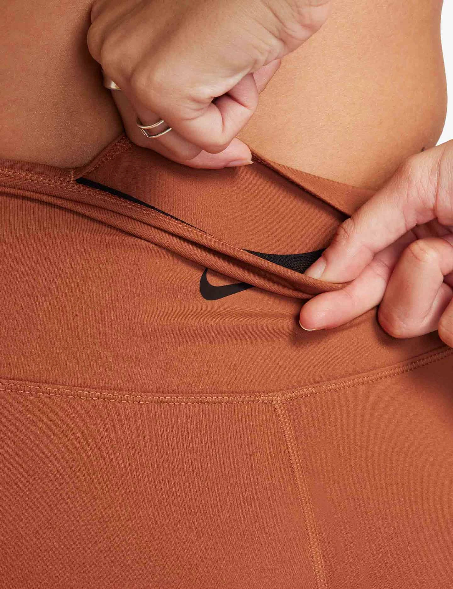 Nike One High Waisted 5" Biker Shorts - Burnt Sunrise/Black 4 Nike One High Waisted 5" Biker Shorts - Burnt Sunrise/Black - Image 4