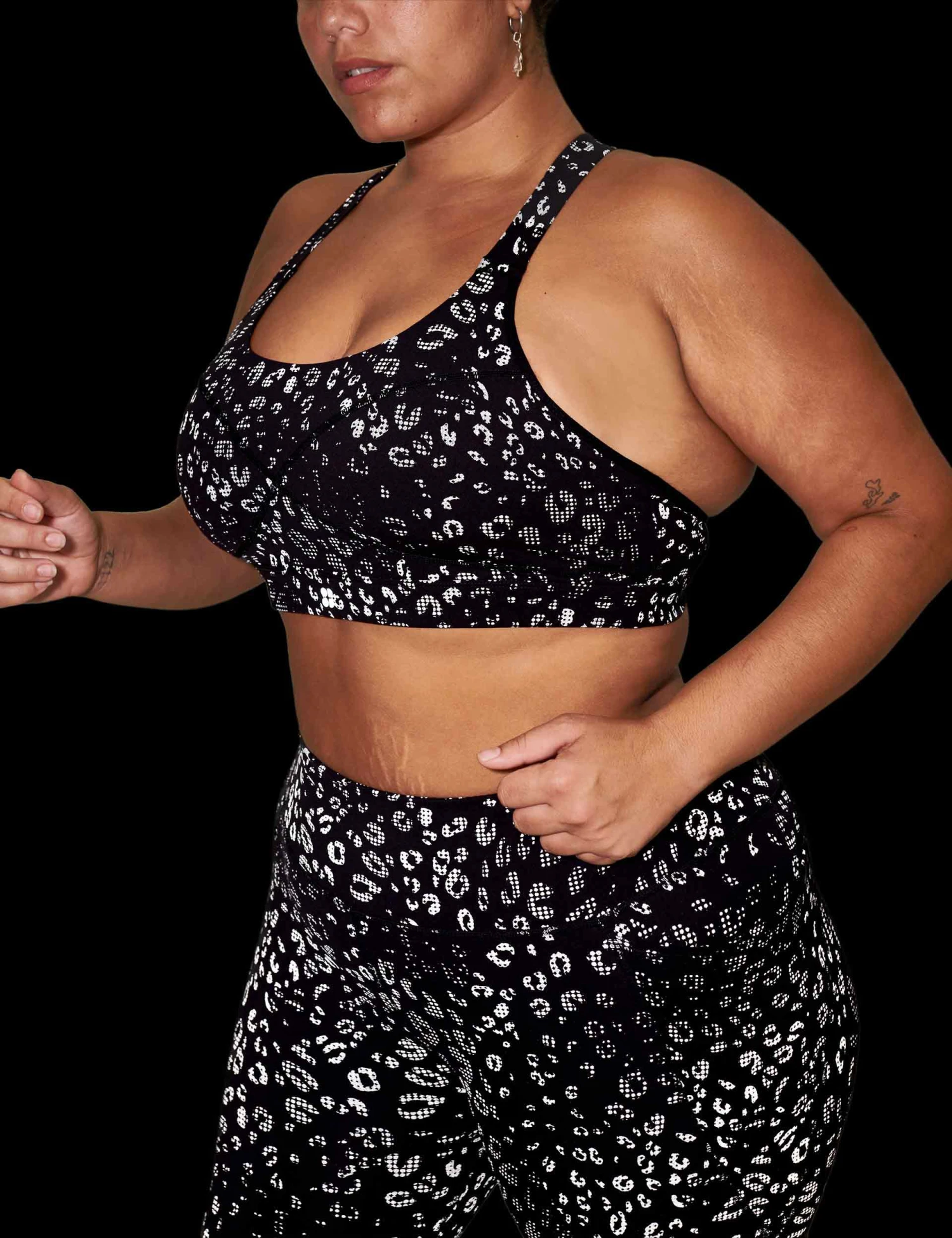 Sweaty Betty Power Medium Support Sports Bra - Black Reflective Leopard Print 2 Sweaty Betty Power Medium Support Sports Bra - Black Reflective Leopard Print - Image 2