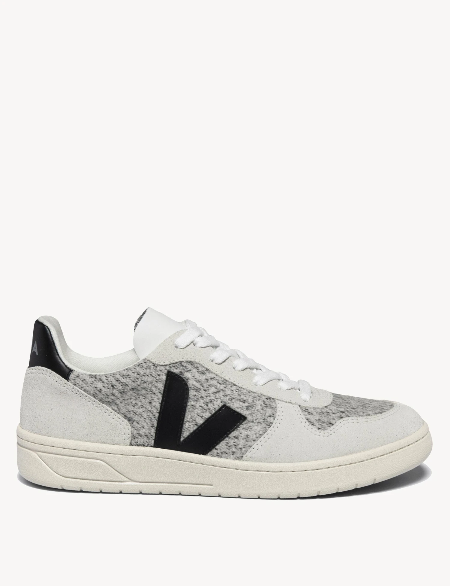 Veja V-10 Flannel - Snow Black 1 Veja V-10 Flannel - Snow Black
